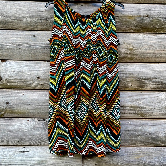 Geometric Design Pleated Dress - Picture 1 of 8